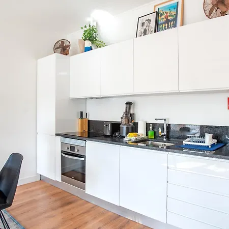 Bright In * ליסבון